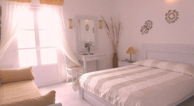 Vardia Bay Studios, Prenota Hotel Karavostasi 