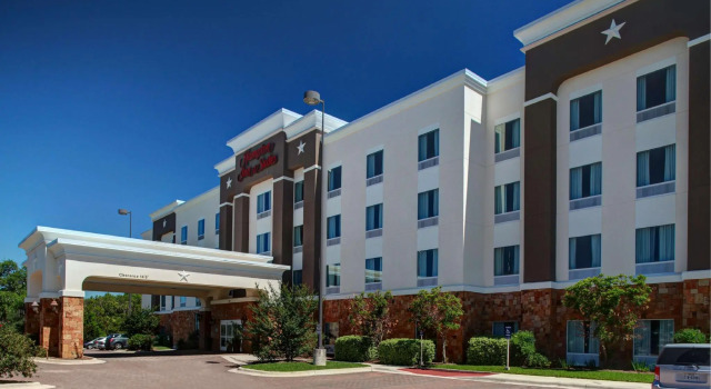 Кровать в общем номере Hampton Inn & Suites Boerne