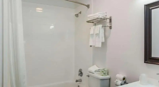 Люкс Rodeway Inn Milford