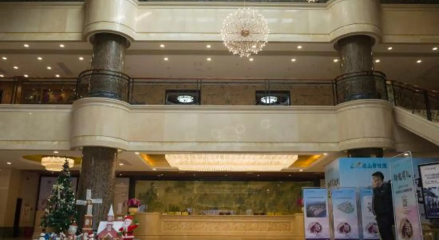 Lian Shan Longshan Garden Hotel, Reservar Hotel Hotéis em Lianshan com estacionamento, Estacionamento