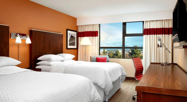 Четырёхместный номер Deluxe Grand Park Hotel Vancouver Airport, an Ascend Collection Hotel