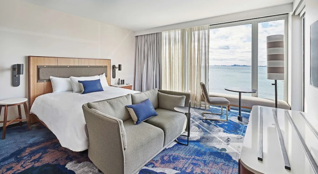 Двухместный номер Corner Sable At Navy Pier Chicago, Curio Collection By Hilton