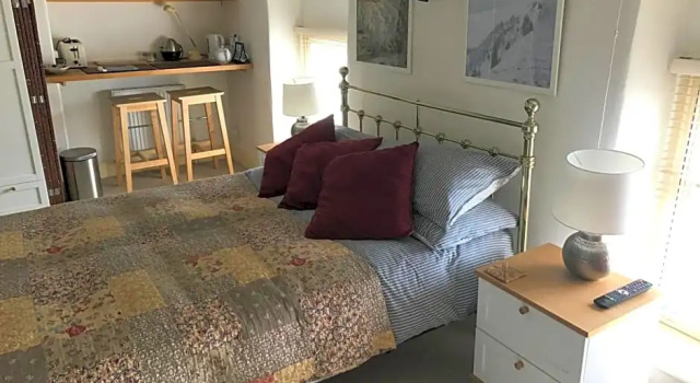 Large guest room in stylish Georgian town house