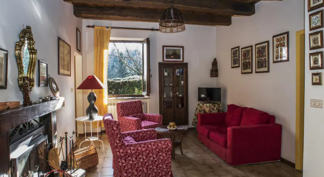 A holiday home with swimming pool in a national park, Rezervovat Hotel Amandola 