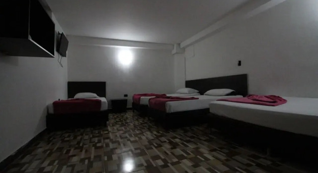 Четырёхместный номер Economy HOTEL PORTÓN ESTADIO