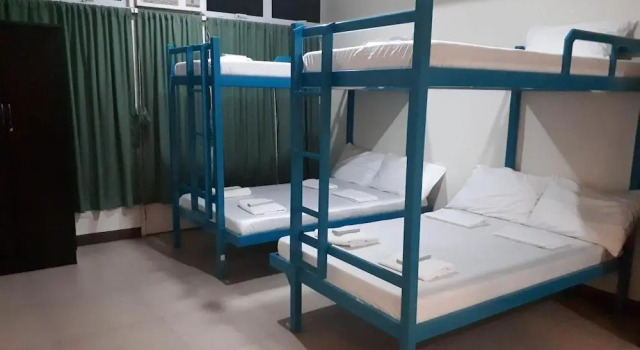 Dumaguete Dormitel, Забронировать Отель Думагете Negros Oriental, рядом с Парк Кезон