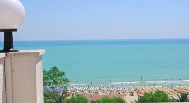 Casa Bella ATTICO FRONTE MARE con PISCINA, Забронировать Отель Отели Побережья Абруццо с бассейном, Бассейн