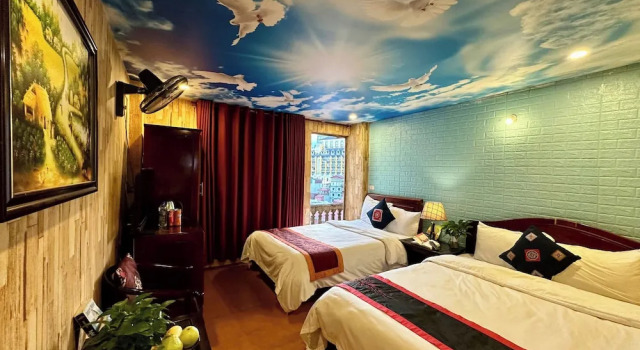 Трёхместный семейный номер Standard с балконом и с видом на город Hà Giang Hotel Sapa