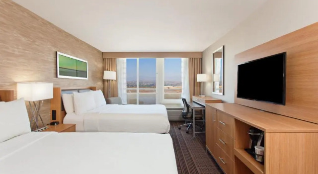 Четырёхместный номер Standard Holiday Inn Diamond Bar - Pomona by IHG