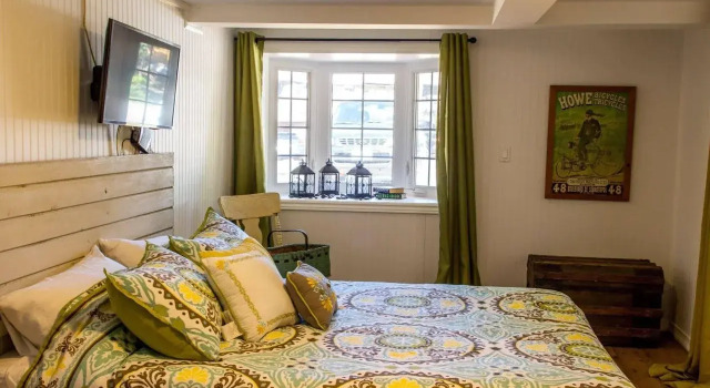 Lone Pine Inn, Varaa Hotelli  