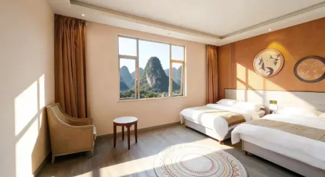 Кровать в общем номере Yizhou Holiday Hotel