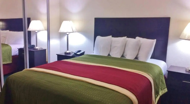 Люкс Travel Inn & Suites