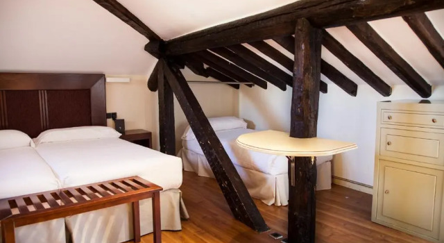 Полулюкс Hotel Soria Plaza Mayor