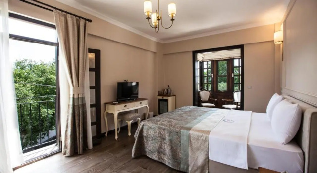 Двухместный номер Superior с видом на бассейн Livia Garden Hotel