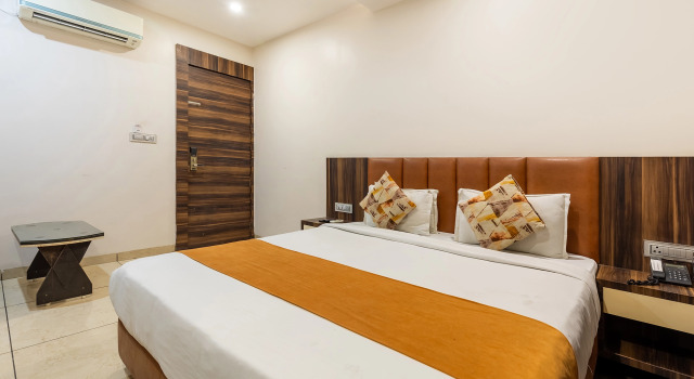 Номер Premium FabHotel Prime The Bentree