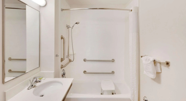 Четырёхместный номер Standard WoodSpring Suites Bakersfield East