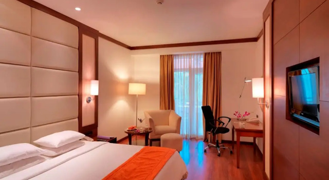 Номер Superior с балконом Royal Orchid Resort & Convention Centre, Yelahanka Bangalore