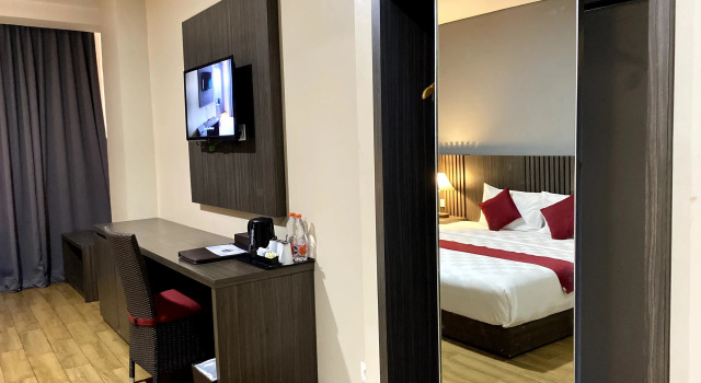 Camera Deluxe Merapi Merbabu Hotels Bekasi