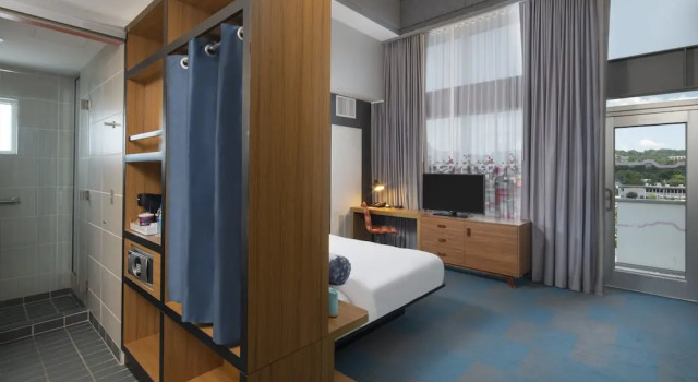Двухместный номер Standard с балконом и с видом на город Aloft by Marriott Birmingham Soho Square