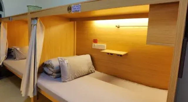 Кровать в общем номере (мужской номер) Beret B & B