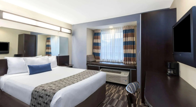 Двухместный люкс Microtel Inn and Suites Baton Rouge Airport
