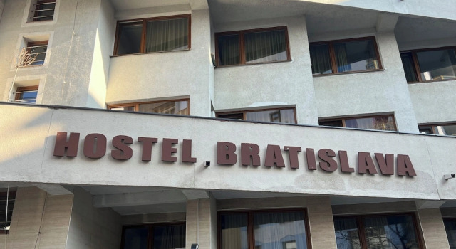 IZY STAY Hostel Bratislava, Забронировать Хостел Отели Братиславы с парковкой, рядом с Церковь кларисок, Парковка