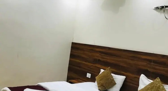 Номер Standard Hotel Hitam Rishikesh 2Min Walk to Parmarth Niketan Aashram ,Vanprastha Aashram