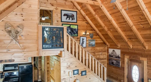 Кровать в общем номере с 6 комнатами ER101 - Heavenly Hideaway Great location - Close to town! cabin