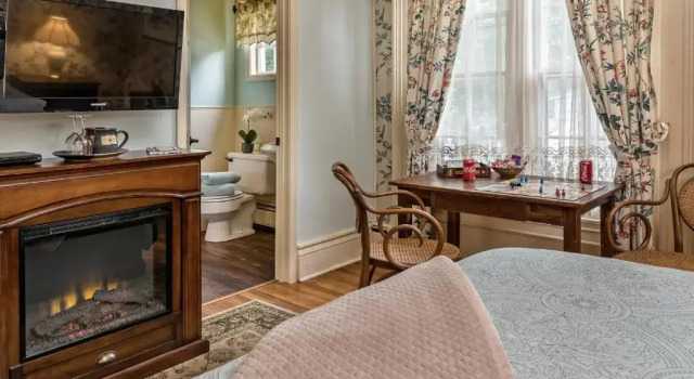Silver Heart Inn & Cottages, Book Hotel Independence Missouri