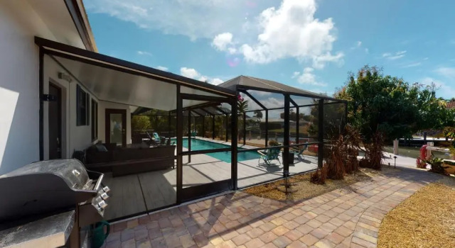 Коттедж 2 Bed Waterfront House I Minutes Away From The Beach