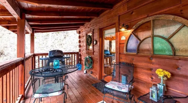 Wild at Heart 1 Bedroom Home with Hot Tub