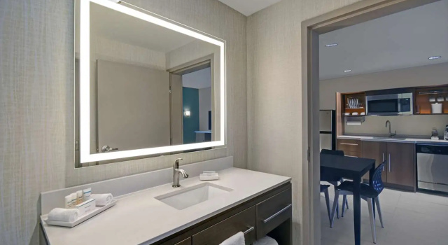 Двухместный люкс c 1 комнатой Home2 Suites by Hilton Blacksburg University