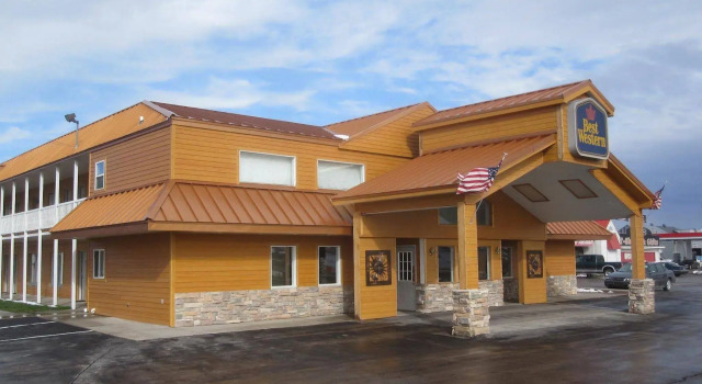 Sturgis Lodge & Suites, Travelodge by Wyndham, Забронировать Отель Стерджис Black Hills National Forest, рядом с Monument Health Sturgis Hospital