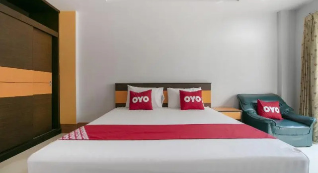 4 Men Court by OYO Rooms, Забронировать Отель Бангламунг Паттайя