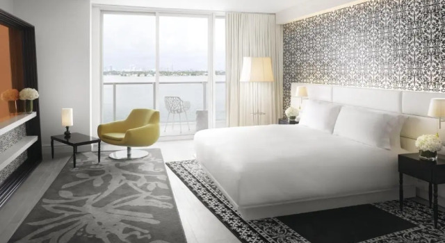 Двухместная студия-люкс с балконом и с видом на залив Mondrian South Beach