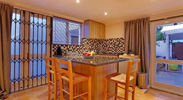Skye Cottage, Забронировать Дом для отпуска Отели Кейптауна с бассейном, рядом с Woodstock Railway Station, Бассейн
