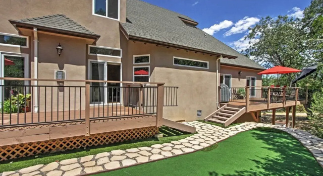 Коттедж Roomy Home w/ Deck, 5 Mi to Lake Arrowhead Village