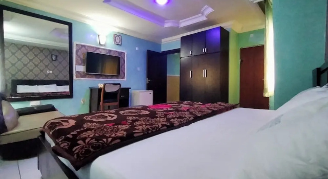 Люкс Orient Hotel & Plaza