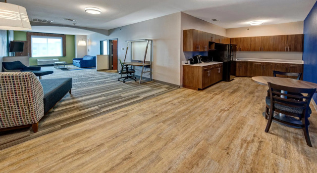 Двухместный люкс Holiday Inn Express Hotel and Suites Corsicana I-45 by IHG