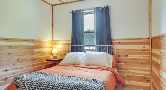 Toivola Home w/ Fire Pit: 8 Mi to Lake Superior!, Rezervați Casă de vacanță Toivola Statele Unite ale Americii