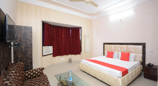 OYO 30358 Hotel Asia Palace, Book Hotel Hoteller i Pathankot med parkering, Parkering