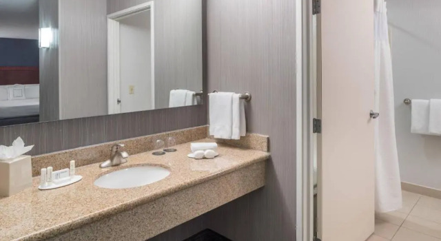 Двухместный номер Standard с балконом Courtyard by Marriott West Orange