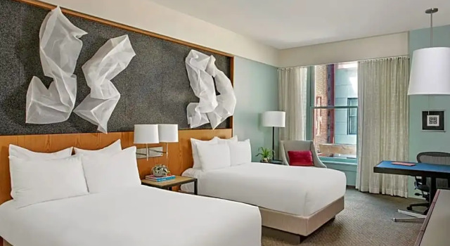 Номер Deluxe 21c Museum Hotel Louisville
