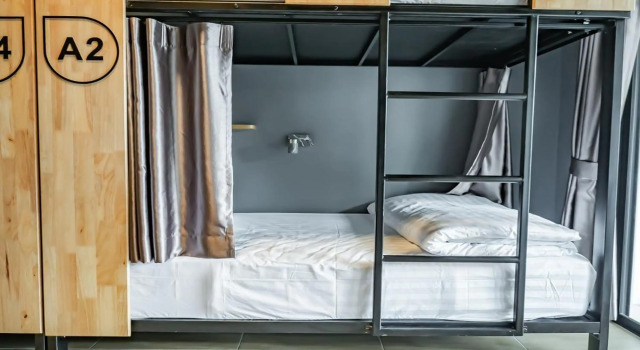 Кровать в общем номере (женский номер) Ray Coffee Bar & Hostel - Adults Only