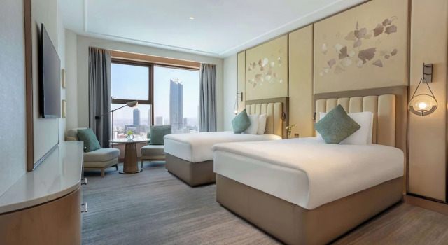 Четырёхместный клубный номер Standard с видом на город Signia by Hilton