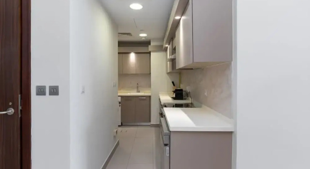 Urban 1BR Palm Apt w Beach Access, Забронировать Апартаменты/квартира Пальма Джумейра , рядом с Jumeirah Palm Tram Station