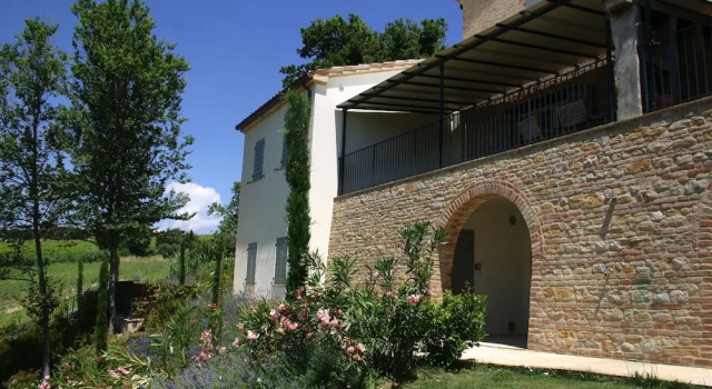 La Giravolta Country House, Rezerwuj Hotel Hotele w Mondavio z parkingiem, Parking