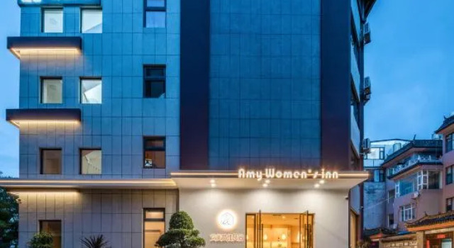 amy woman hotel