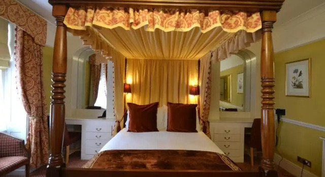 Номер Classic Angel and Royal Hotel