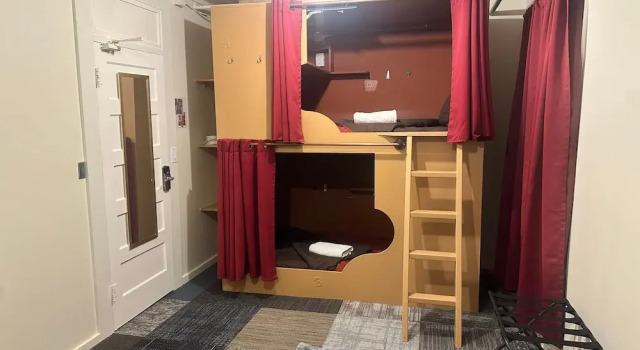Четырёхместный семейный номер Standard West River House